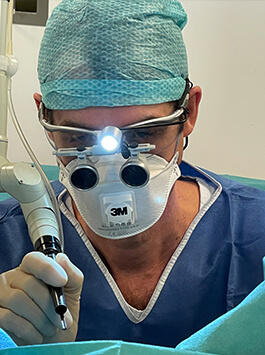 Herr Dr. med. Bernhard Mangold